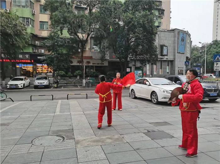 四川中青旅綿陽(yáng)分社、綿陽(yáng)市中旅假日旅行社、綿陽(yáng)自來(lái)文化傳播有限公司24H自助售貨服務(wù)盛大開(kāi)業(yè)